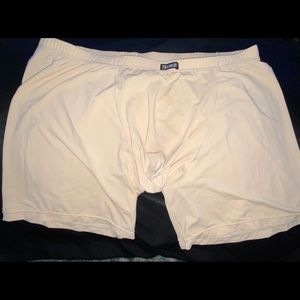 Nice stretchy material , great to sleep in!